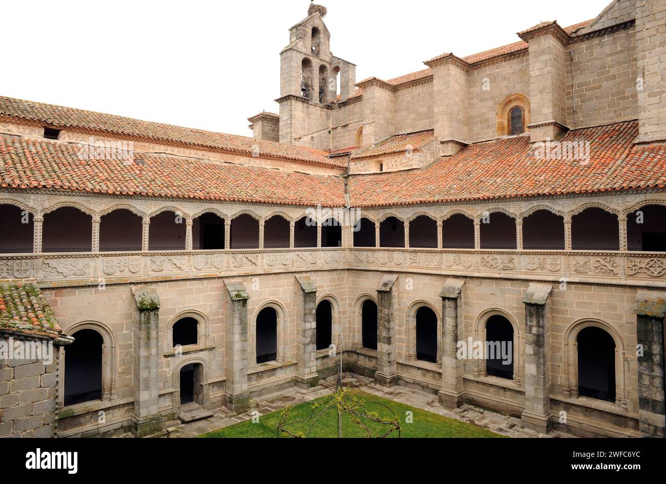 Real Monasterio de Santo Tomas, gothique du XVe siècle. Claustro del Silencio. Avila City, Castilla y Leon, Espagne. Banque D'Images