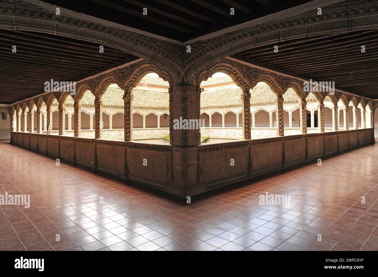 Real Monasterio de Santo Tomas, gothique du XVe siècle. Claustro del Silencio. Avila City, Castilla y Leon, Espagne. Banque D'Images