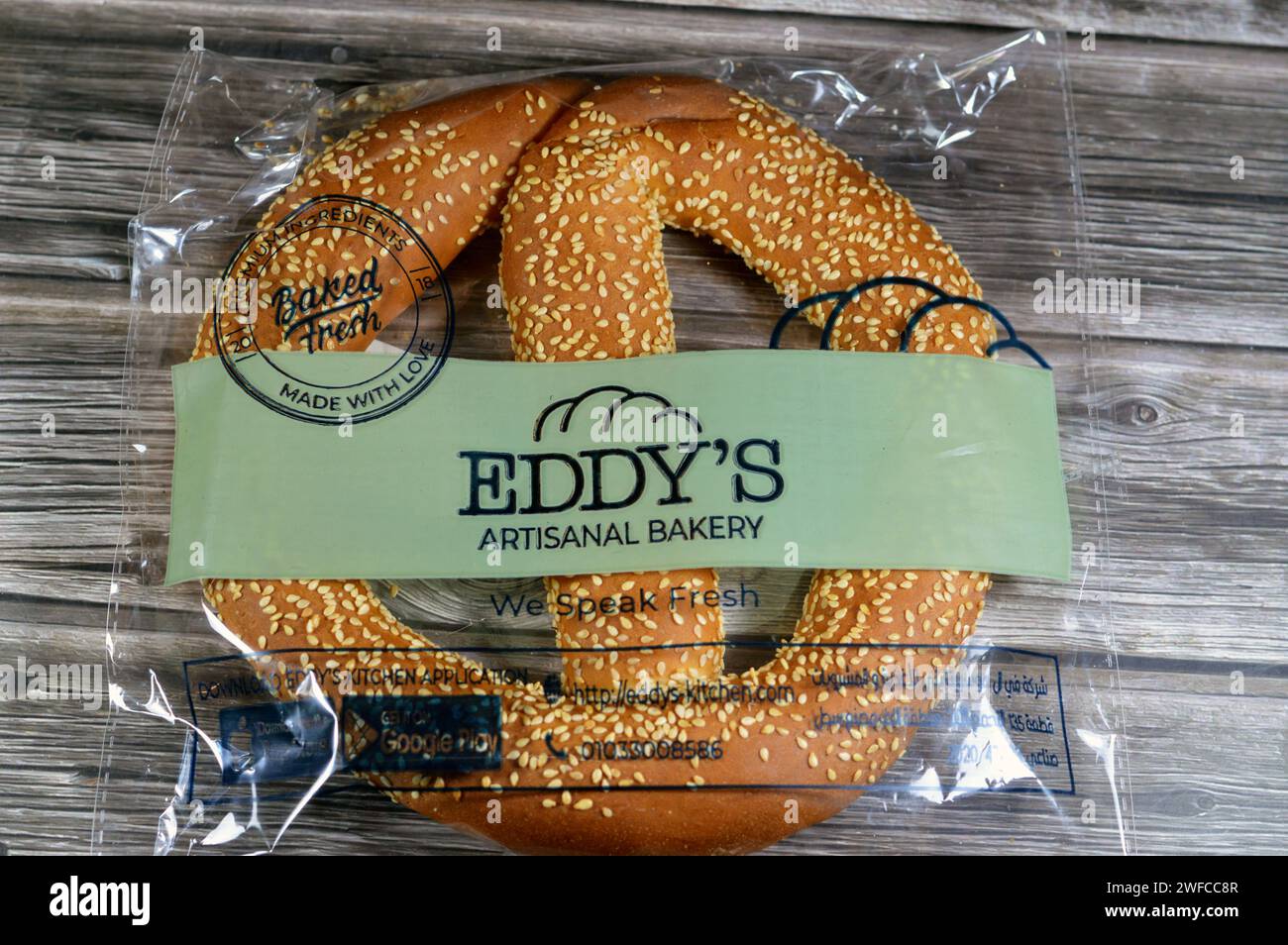 Le Caire, Égypte, janvier 25 2024 : Eddy's Artisanal Bakery simit, rosquilla, un pain circulaire, généralement incrusté de graines de sésame, que l'on trouve à travers le cui Banque D'Images