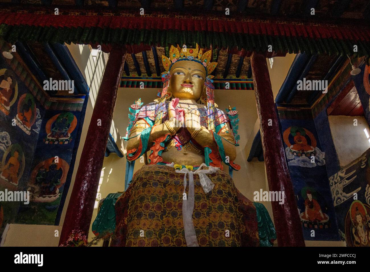 Statue de Bouddha Maitreya dans le Namgyal Tsemo Gompa, Leh, Ladakh, Inde Banque D'Images