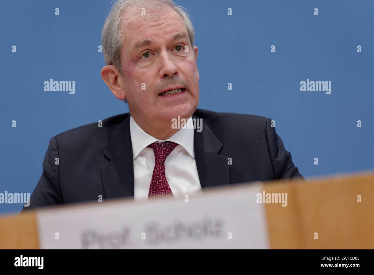 2024-01-30 - Deutschland, Berlin - Bundespressekonferenz zum Thema Versorgungsqualität und Behandlungserfolg - darum muss die stationäre Versorgung jetzt revolutioniert werden. Im Bild Prof. Jens Scholz, Vorsitzender des Verbands der Universitätsklinika Deutschlands VUD. Credit : Jurgen Heinrich www.jurgen-heinrich.com - Jürgen Heinrich - Seelingstrasse 17 - 14059 Berlin/Allemagne/Tyskland - fon 49 171 8355178 - infojurgen-heinrich.com - No modelrelease - Nur redaktionelle Verwendung - BANQUE : IBAN : DE43 1001 0010 0325 6861 05 BIC : PBNKDEFF - TVA/UST-ID : DE190808195 Reform stationäre Patientenverso Banque D'Images