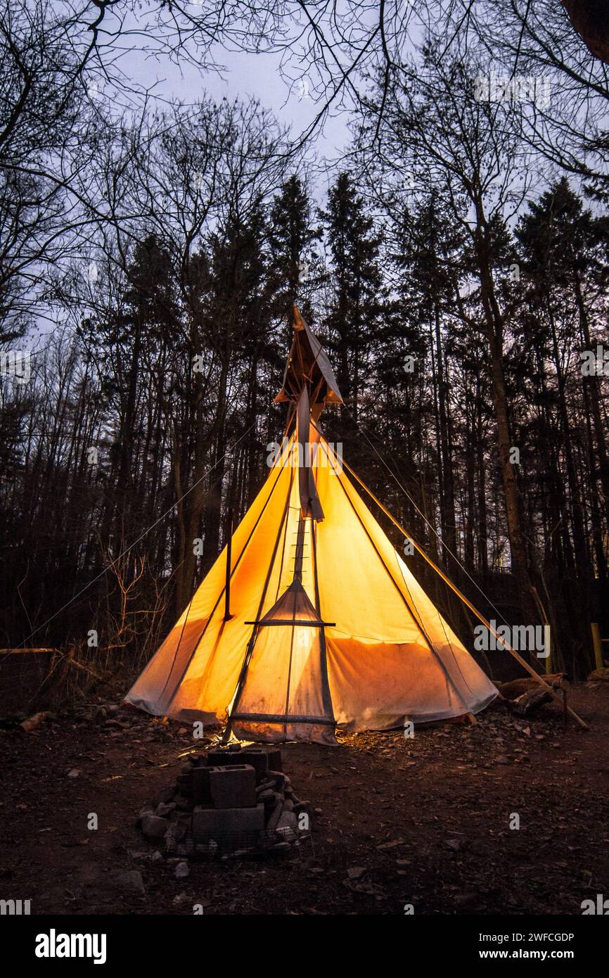 tente en tipi la nuit Banque D'Images