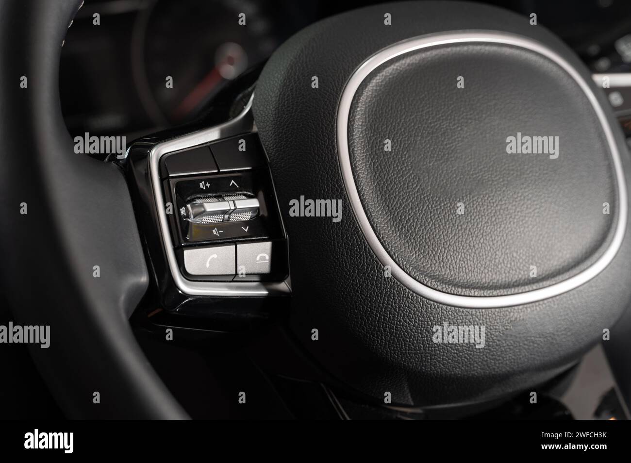 Roue de voiture moderne avec boutons de commande macro vue rapprochée Banque D'Images