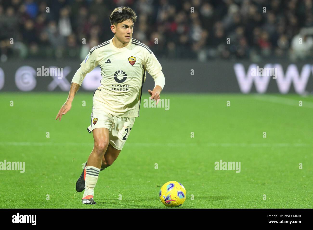 Salerne, Italie. 29 janvier 2024. Paulo Dybala de L'AS Roma en action lors du match de Serie A entre l'US Salernitan 1919 et L'AS Roma au stade Arechi le 29 janvier 2024 à Salerne, italie score final 1-2 (image de crédit : © Agostino Gemito/Pacific Press via ZUMA Press Wire) À USAGE ÉDITORIAL UNIQUEMENT! Non destiné à UN USAGE commercial ! Banque D'Images