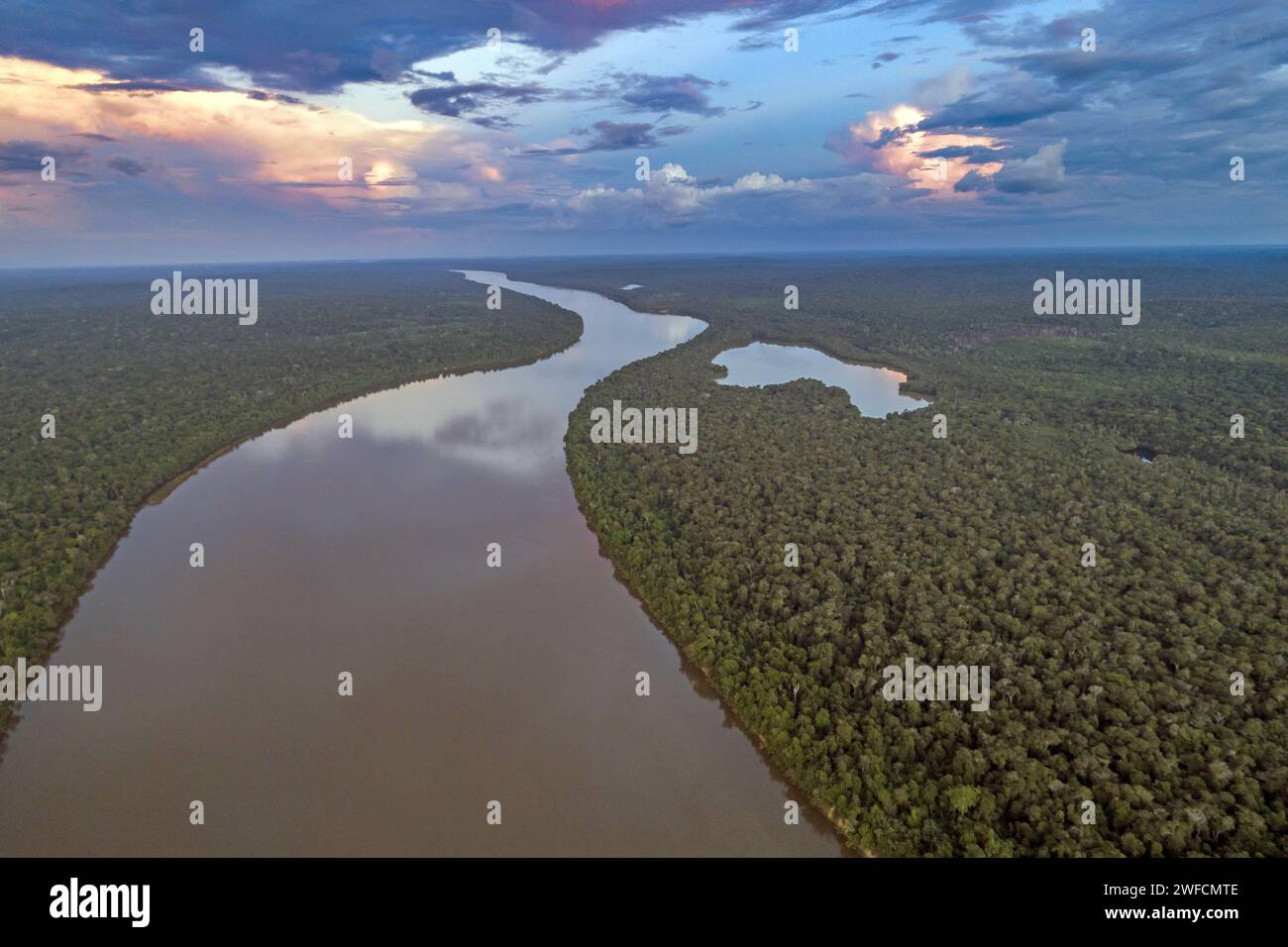 Vue drone sur la rivière Aripuanã - Forêt nationale FLONA Aripuanã - Banque D'Images