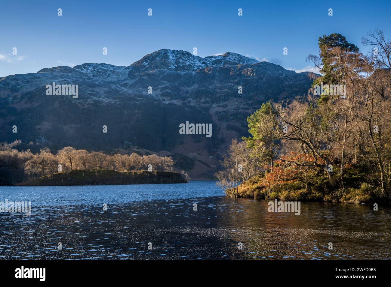 Ben venue à travers Loch Katrine, Trossachs, Stirling, Écosse Banque D'Images