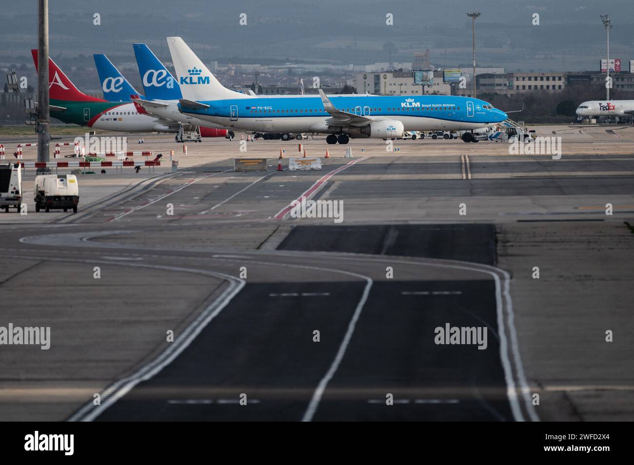 Avions stationnés à l'aéroport Adolfo Suarez Madrid-Barajas. Banque D'Images