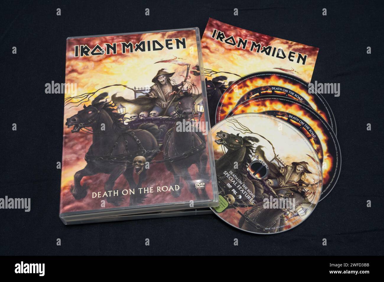 Iron Maiden - Death on the Road DVD sur une surface sombre. Lahti, Finlande. 30 décembre 2023. Banque D'Images