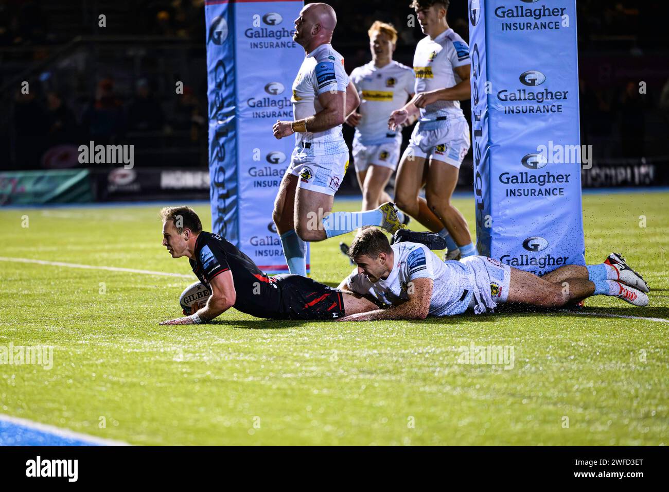 LONDRES, ROYAUME-UNI. 27 janvier 2024. Ivan van Zyl de Saracens (à gauche) marque un essai lors de Saracens vs Exeter Chiefs Gallagher Premiership Rugby R10 Banque D'Images