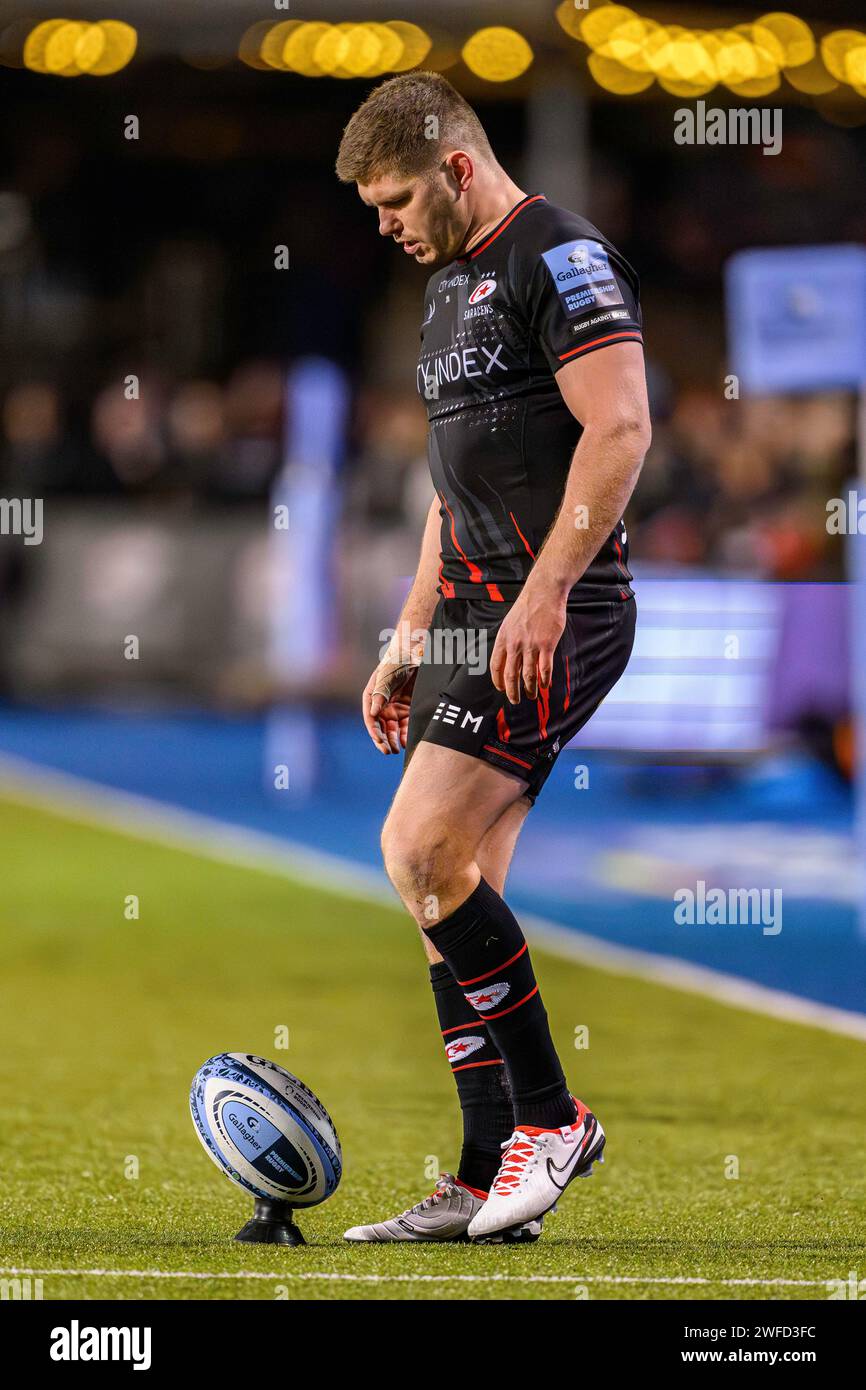 LONDRES, ROYAUME-UNI. 27 janvier 2024. Owen Farrell de Saracens (Capt.) prend un coup de pied de conversion pendant Saracens vs Exeter Chiefs Gallagher Premiershi Banque D'Images