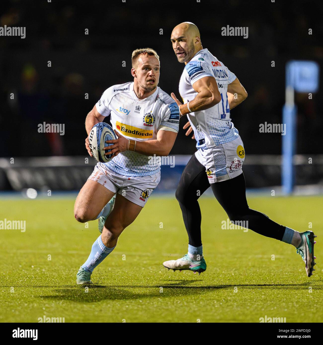 LONDRES, ROYAUME-UNI. 27 janvier 2024. STU Townsend d'Exeter Chiefs (à gauche) en action lors de Saracens vs Exeter Chiefs Gallagher Premiership Rugby R1 Banque D'Images