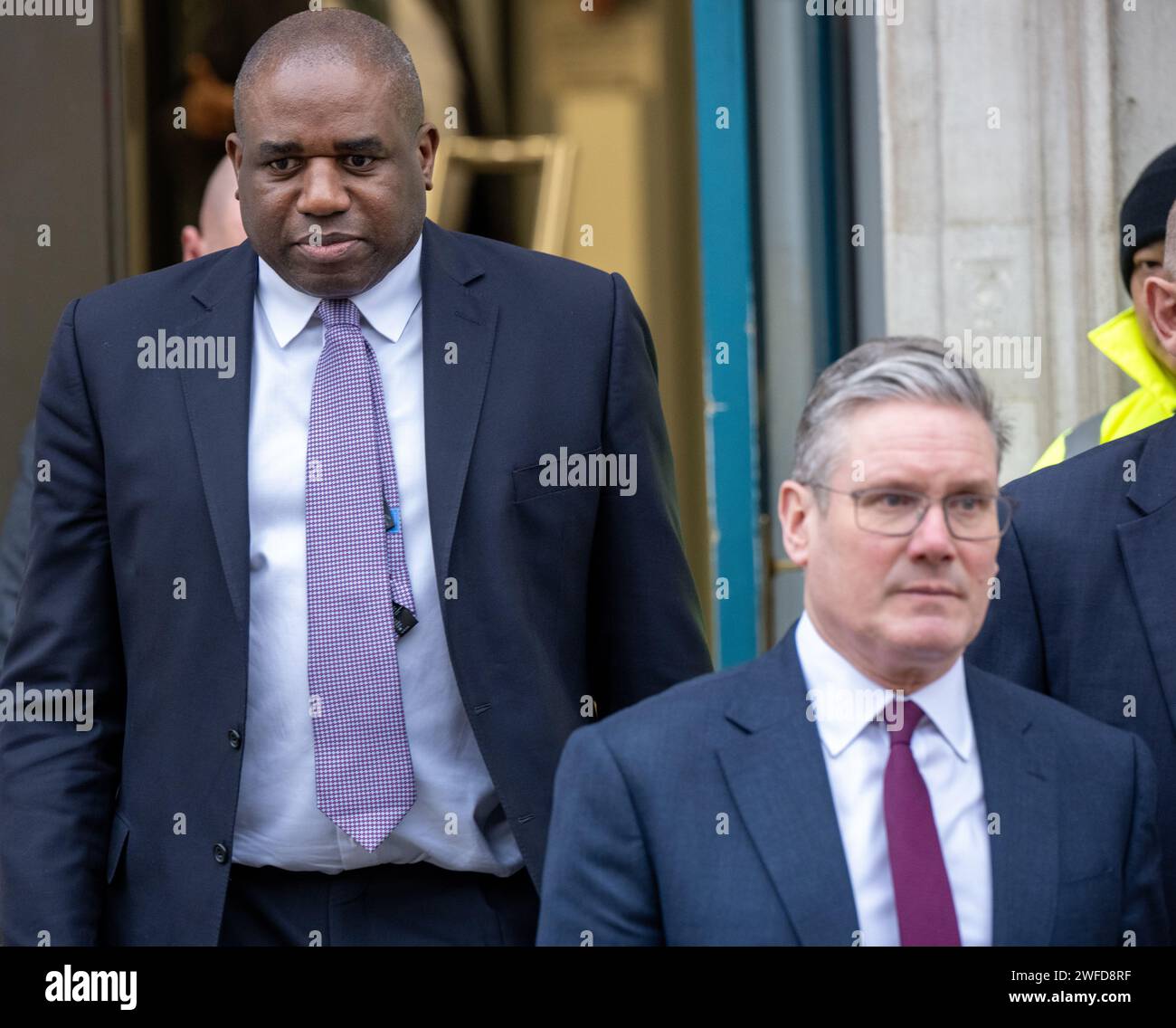 Londres, Royaume-Uni. 30 janvier 2024. Sir Keir Starmer et des membres du cabinet fantôme au bureau du Cabinet dans le cadre des pourparlers de transition et des arrangements avec la fonction publique. David Lammy Shawdow Ministre des Affaires étrangères, Sir Kier Starmer, crédit : Ian Davidson/Alamy Live News Banque D'Images