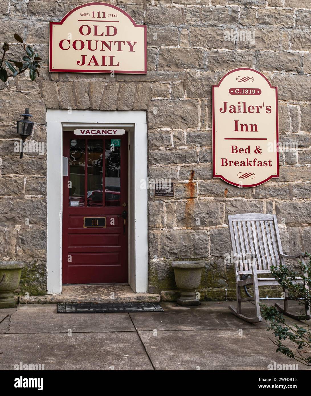 La porte d'entrée du Jailer's Inn, un bed and breakfast qui était auparavant la prison du comté de Nelson à Bardstown, Kentucky, États-Unis Banque D'Images