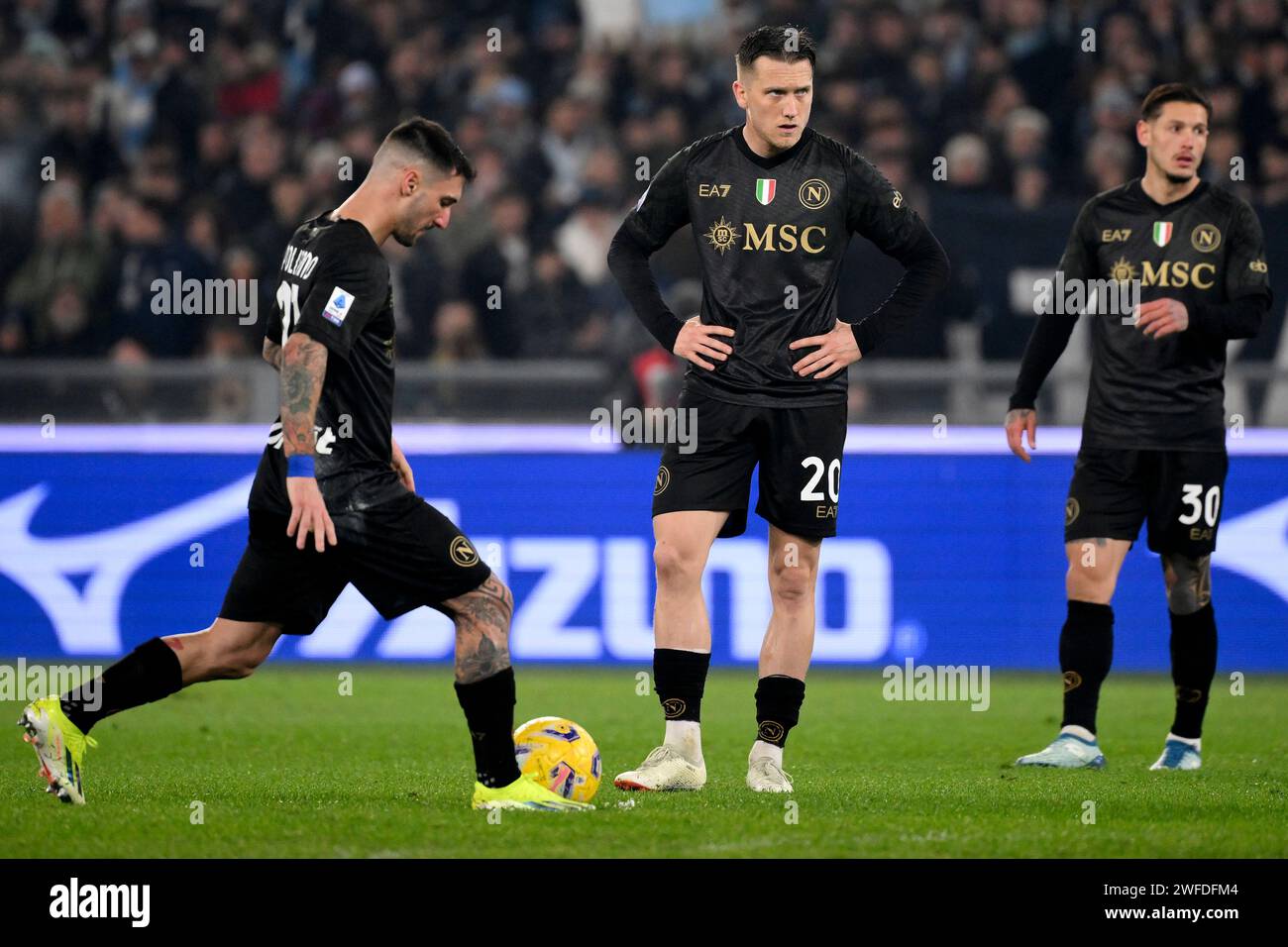 Matteo Politano et Piotr Zielinski de SSC Napoli lors du match de football Serie A entre SS Lazio et SSC Napoli au stade Olimpico à Rome (Italie), le 28 janvier 2024. Banque D'Images