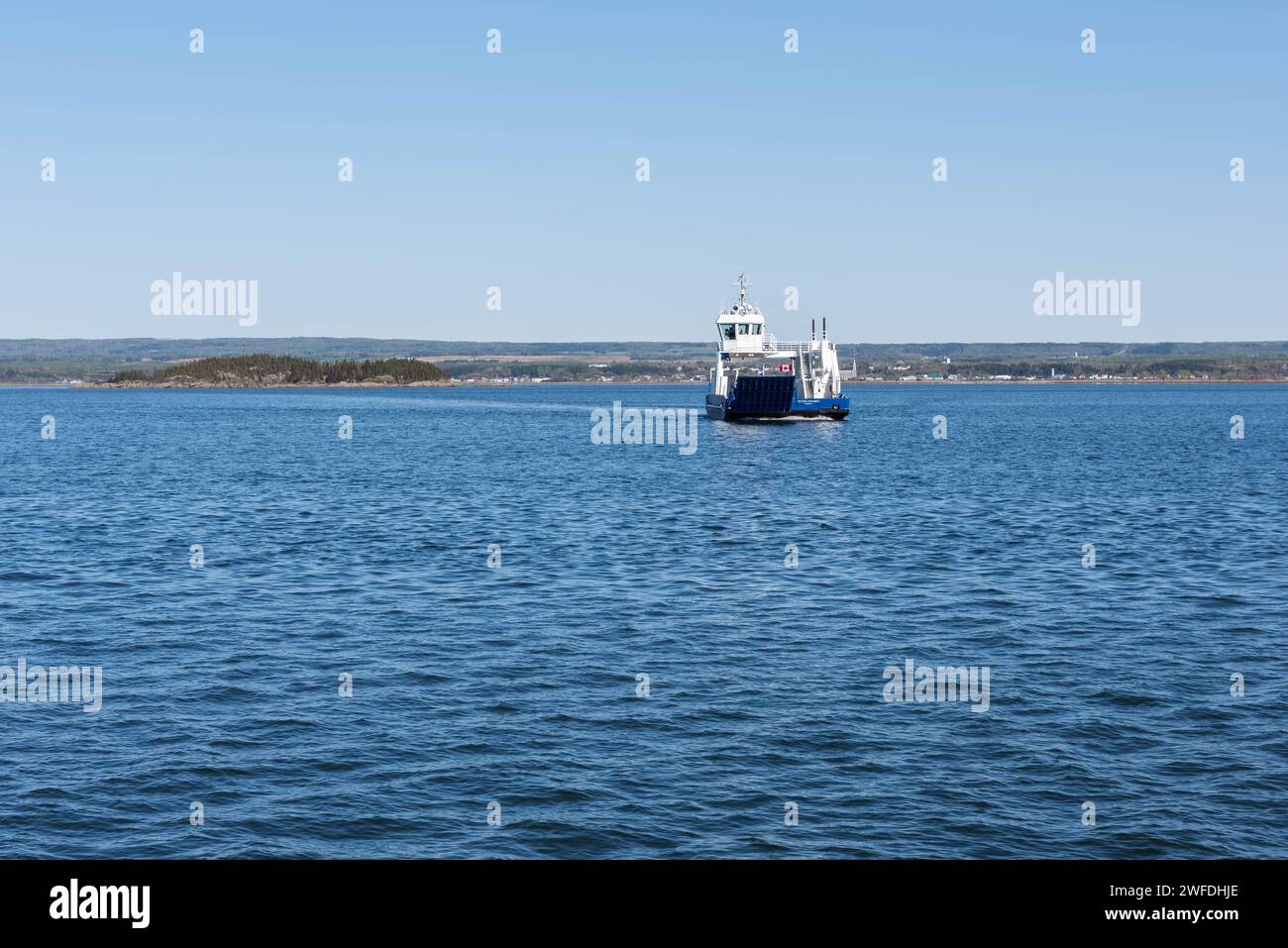 Le traversier Peter Fraser de la « Société des traversiers du Québec » traversant le fleuve Saint-Laurent jusqu'à l'Isle-verte. Banque D'Images