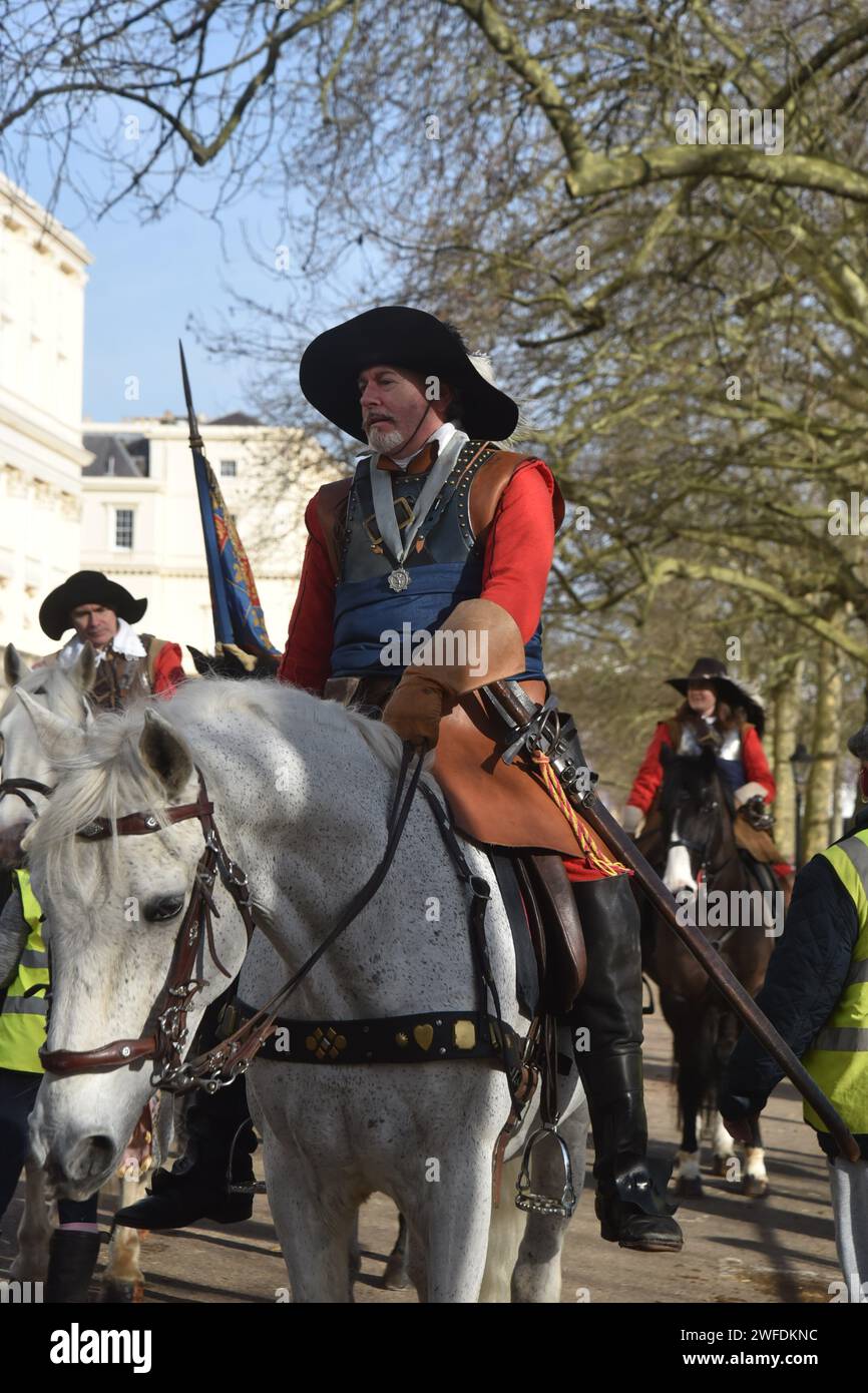 Les membres de la Société anglaise de la guerre civile défilent dans le centre de Londres pour commémorer l'exécution du roi Charles Ier après les guerres civiles Banque D'Images