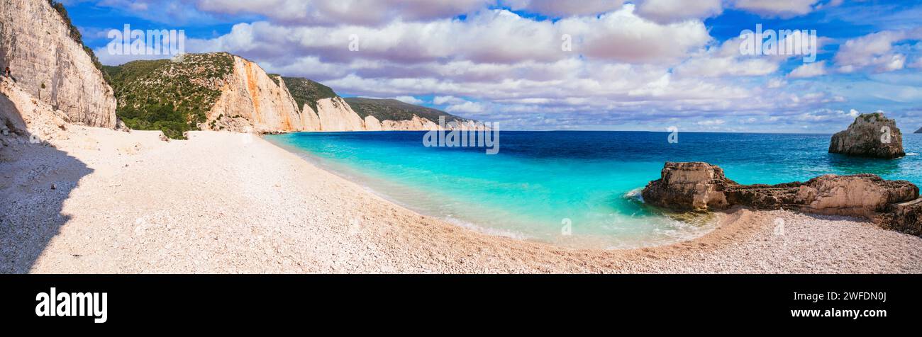 Grèce meilleures plages des îles Ioniennes. Céphalonie (Céphalonie)- pittoresque plage desrted Fteris avec mer turquoise tropicale et galets blancs Banque D'Images