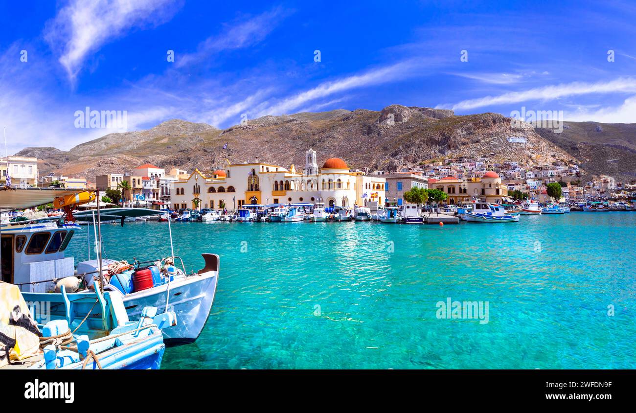 Isalnds grecs traditionnels pittoresques. Île de Kalymnos dans le Dodécanèse. Pothia ville et port avec bateaux de pêche. Voyage en Grèce Banque D'Images