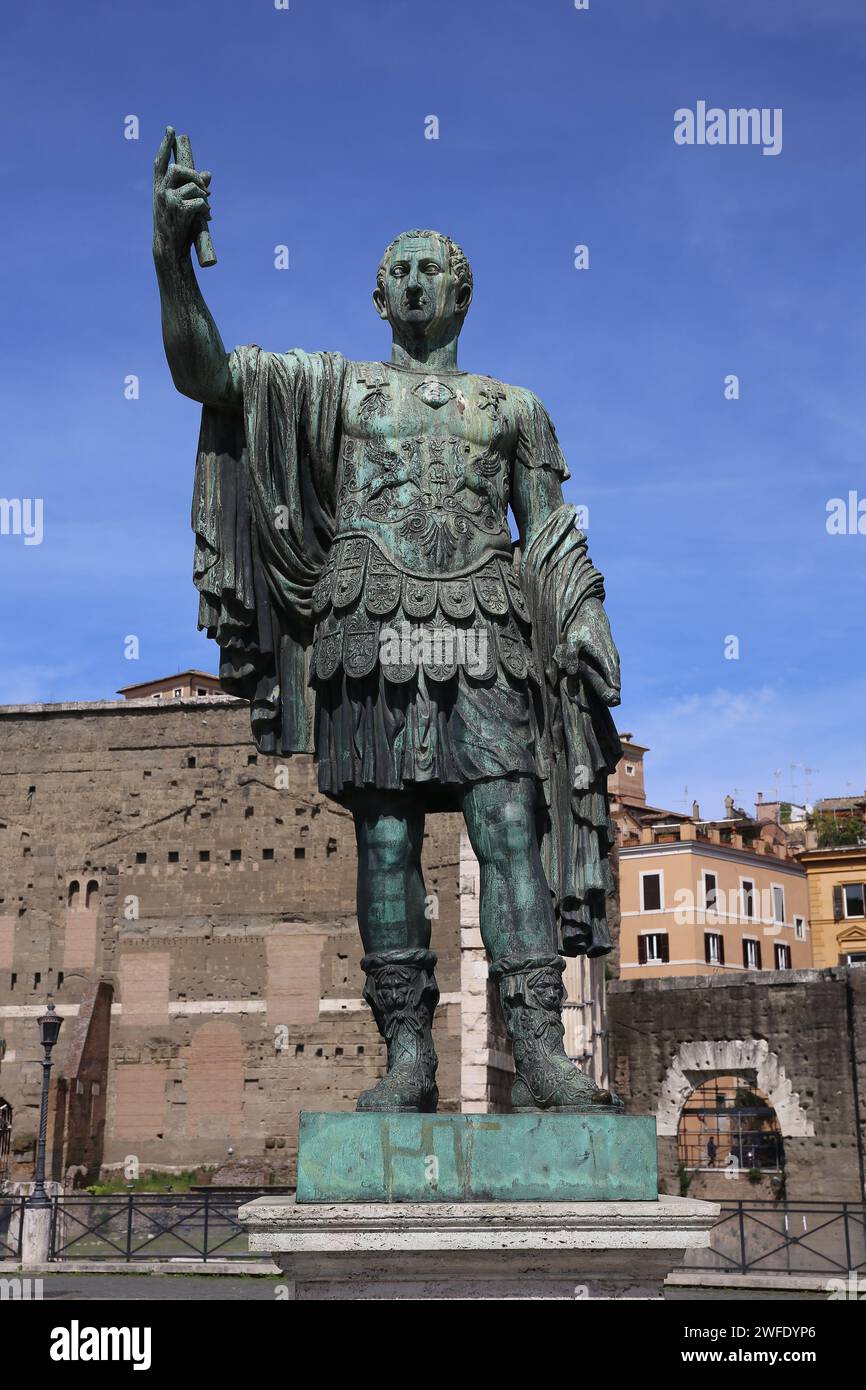 Italie. Rome. Statue de l'empereur romain Nerva (30-98).Forums impériaux Banque D'Images