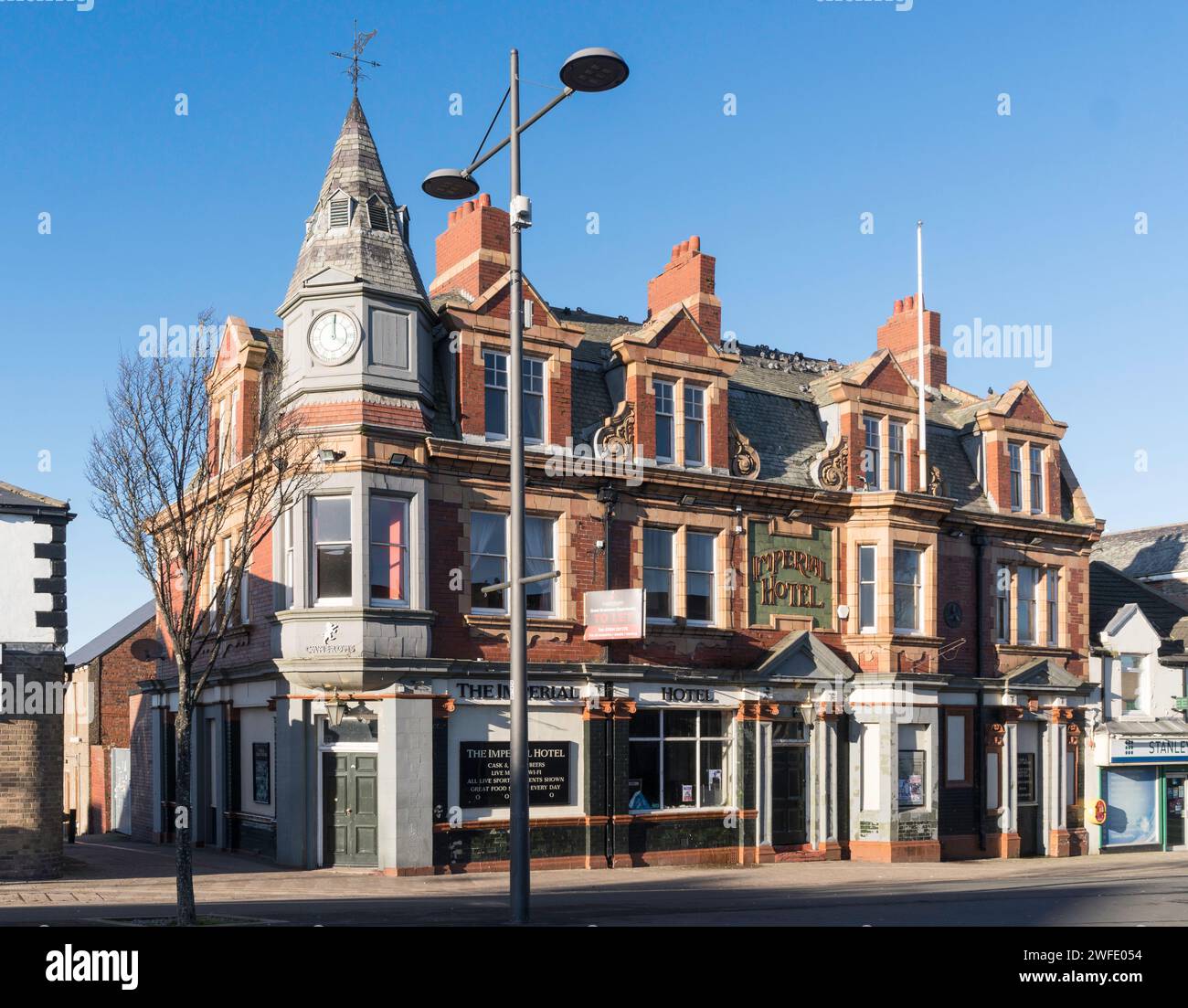 Le bâtiment classé Imperial Hotel sur Front Street, centre-ville de Stanley, Co. Durham, Angleterre, Royaume-Uni Banque D'Images