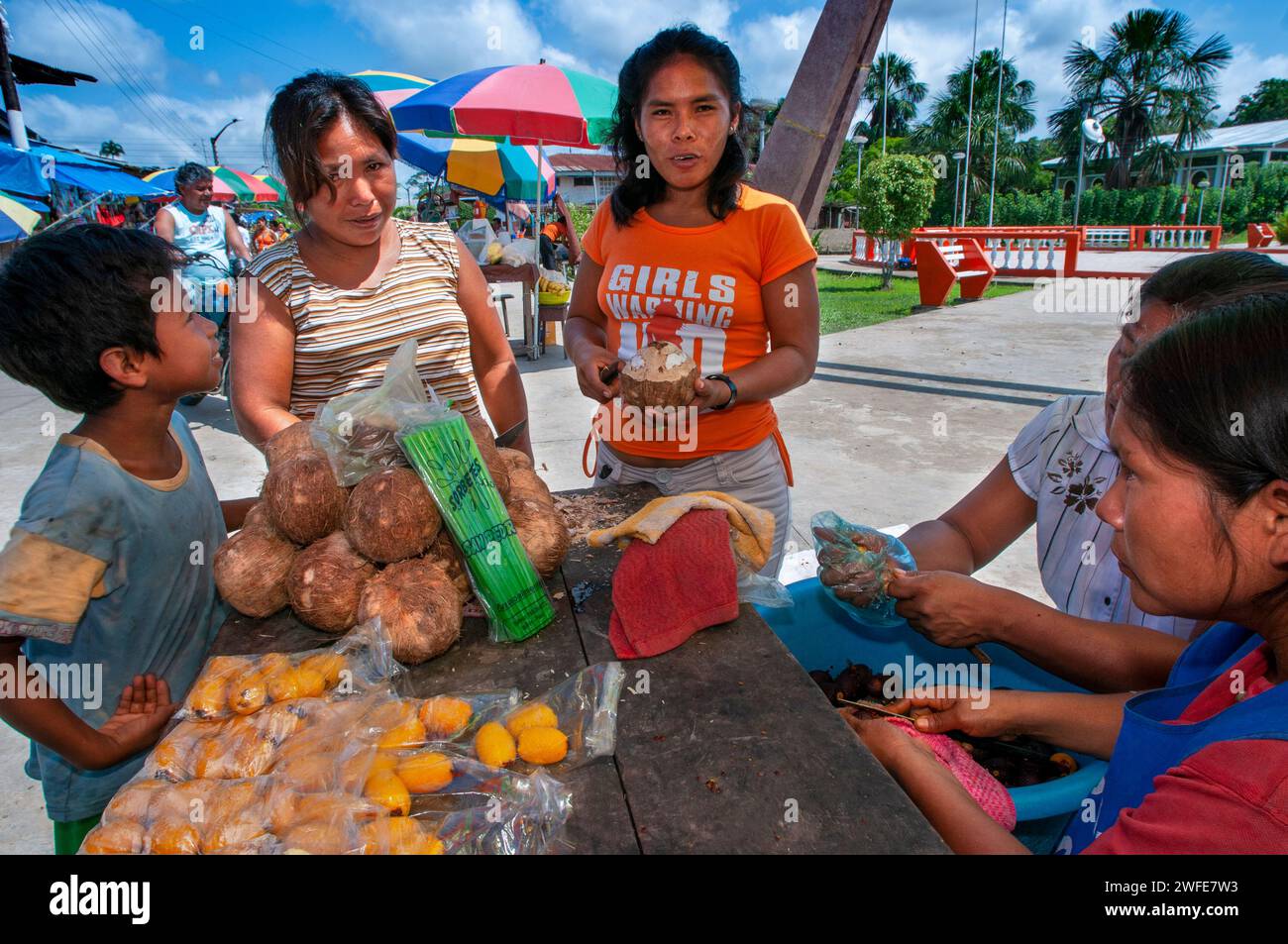 Scènes de marché, Iquitos, la plus grande ville de la forêt tropicale péruvienne, Pérou, Amérique du Sud. Iquitos est la capitale de la province de Maynas au Pérou et L Banque D'Images