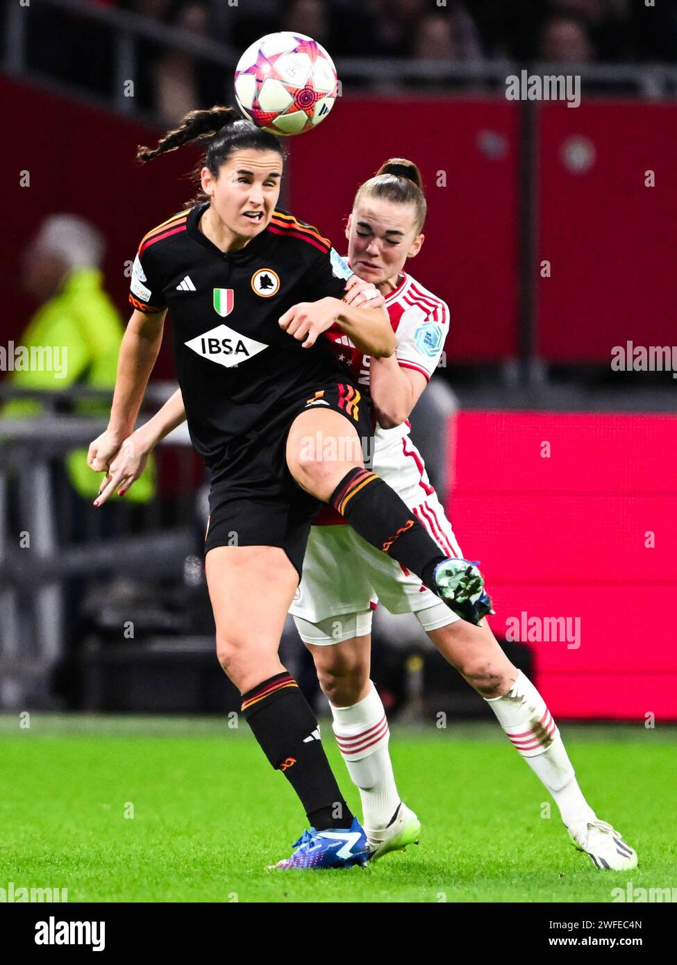 AMSTERDAM - (de gauche à droite) Evelyne viens de L'AS Roma, Milicia Keijzer de l'Ajax lors du match de la Ligue des champions féminine de l'UEFA dans le groupe C entre l'Ajax Amsterdam et L'AS Roma à la Johan Cruijff Arena le 30 janvier 2024 à Amsterdam, pays-Bas. ANP GERRIT VAN COLOGNE Banque D'Images