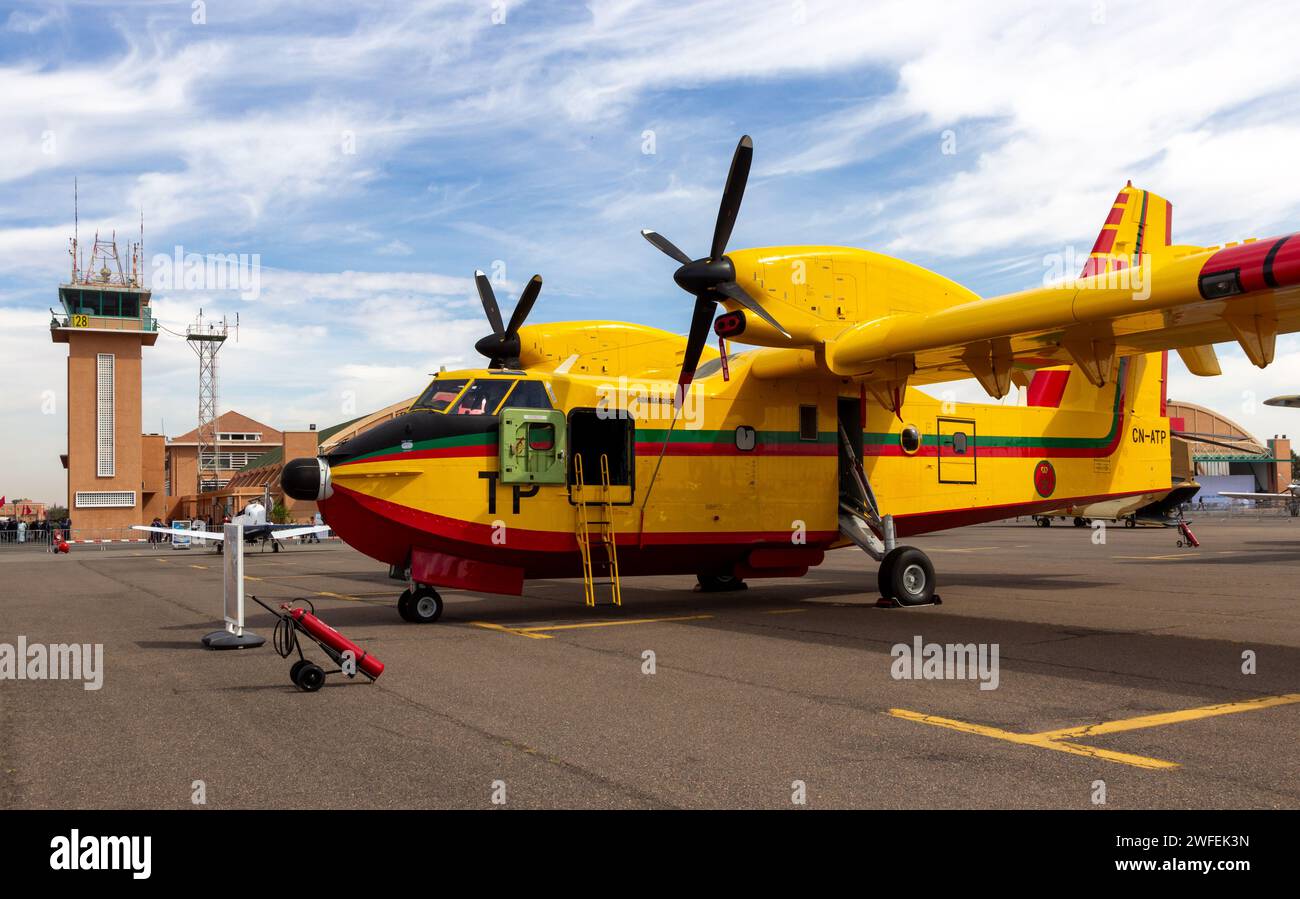 Avion de lutte contre les incendies Canadair CL-415 de la Royal Marocain Air Force à l'Expo aérienne de Marrakech. Marrakech, Maroc - 28 avril 2016 Banque D'Images