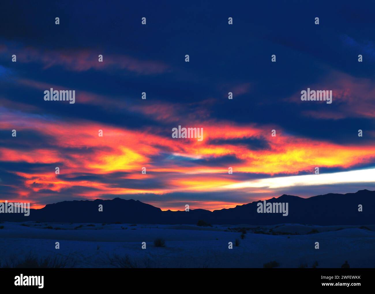 Explosion de nombreuses couleurs de coucher de soleil Banque D'Images