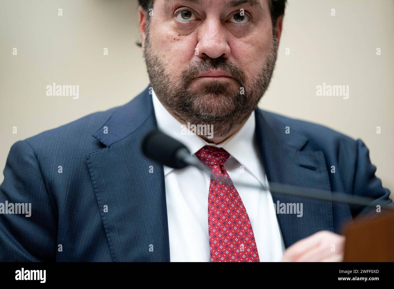 Washington, États-Unis. 30 janvier 2024. L'ancien procureur général de l'Arizona Mark Brnovich regarde sur.au cours d'un sous-comité judiciaire de la Chambre sur la Constitution et le gouvernement limité à la frontière sud au Capitole des États-Unis à Washington, DC le mardi 30 janvier 2024. Photo Bonnie Cash/UPI crédit : UPI/Alamy Live News Banque D'Images