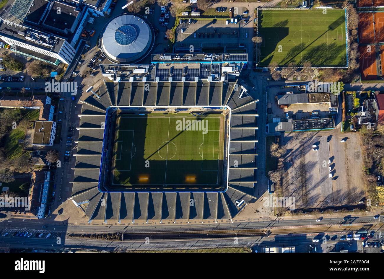 Luftbild, Fußballstadion Vonovia Ruhrstadion, Bundesligastadion des VFL Bochum 1848, Grumme, Bochum, Ruhrgebiet, Rhénanie-du-Nord-Westphalie, Deutschland ACHTUNGxMINDESTHONORARx60xEURO *** vue aérienne, stade de football Vonovia Ruhrstadion, Bundesliga Stadium of VFL Bochum 1848, Grumme, Bochum, région de la Ruhr, Rhénanie du Nord-Westphalie, Allemagne ACHTUNGxMINDESTHONORARx60xEURO Banque D'Images