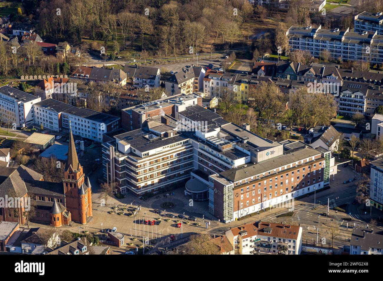 Luftbild, Marienkirche mit Marienplatz und Krankenhaus Marien Hospital Witten, Sonnenschein, Witten, Ruhrgebiet, Nordrhein-Westfalen, Deutschland ACHTUNGxMINDESTHONORARx60xEURO *** vue aérienne, Marienkirche avec Marienplatz et hôpital Marien Hospital Witten, Sunshine, Witten, région de la Ruhr, Rhénanie du Nord-Westphalie, Allemagne ATTENTIONxMINDESTHONORARx60xEURO Banque D'Images