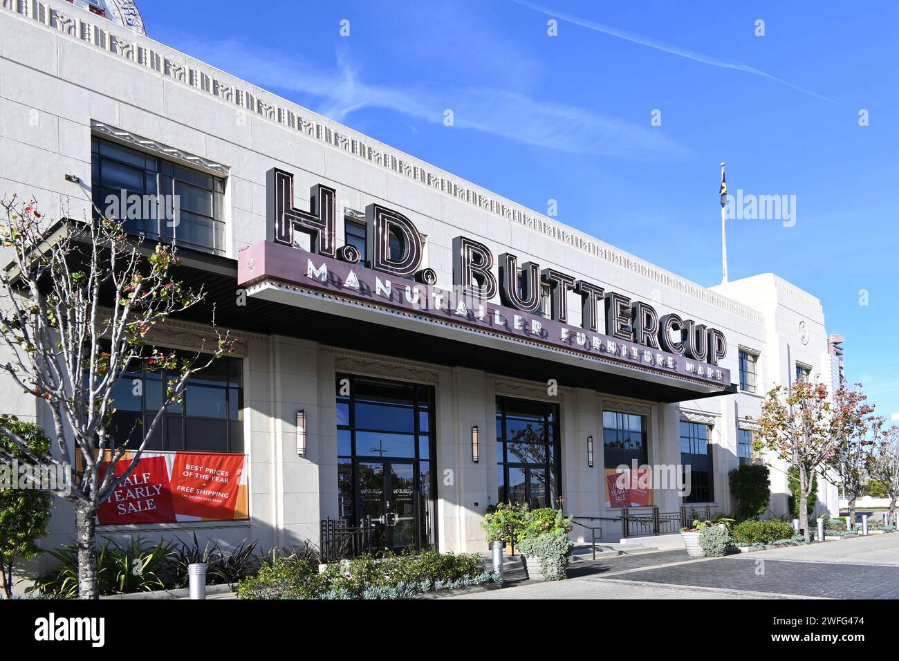 CULVER CITY, CALIFORNIE - 28 JANVIER 2023 : le H.D. Buttercup Manutailer Furniture Mart dans le Helms Bakery District. Banque D'Images
