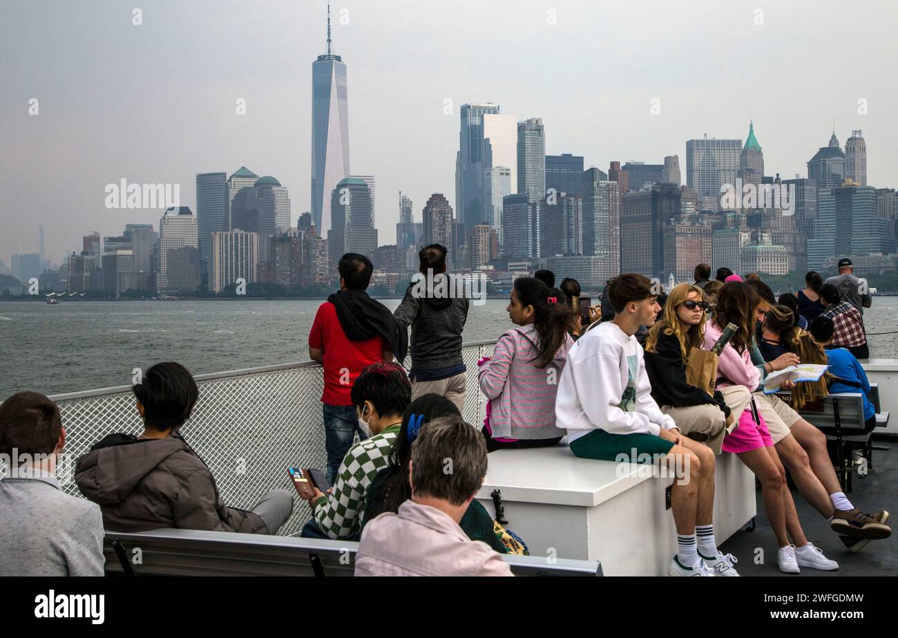 New York : horizon de Manhattan depuis le ferry de Staten Island Banque D'Images