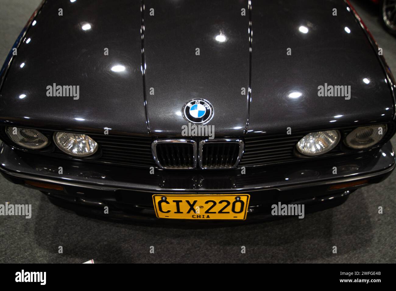 Bogota, Colombie. 28 janvier 2024. Une BMW E30 320i est présentée au MCM Show 2024 à Bogota, en Colombie, le 28 janvier 2024, où les fans et collectionneurs d'automobiles se réunissent pour apprécier la culture automobile colombienne, y compris les tunings, les supercars et les classiques. (Photo de Sebastian Barros/NurPhoto) crédit : NurPhoto SRL/Alamy Live News Banque D'Images