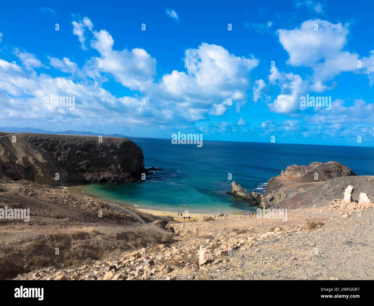 Vue panoramique sur la plage de sable naturel de Papagayo sur Lanzarote dans un paysage volcanique dans le parc national de Los Ajaches. Playa Blanca, Lanzarote Banque D'Images