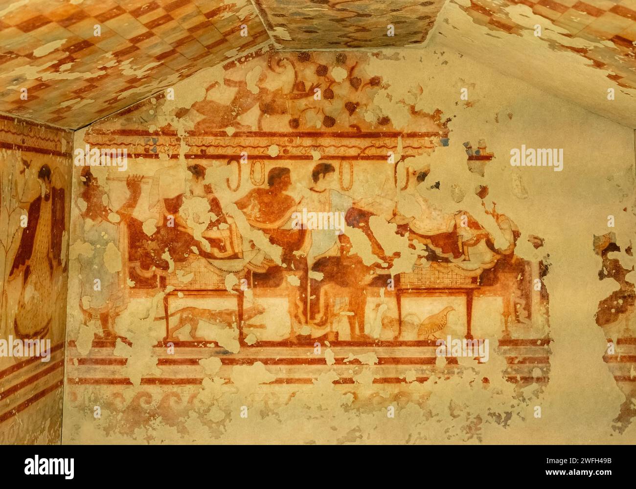 Ruines d'une fresque antique décorant l'intérieur de la tombe étrusque en Italie Banque D'Images