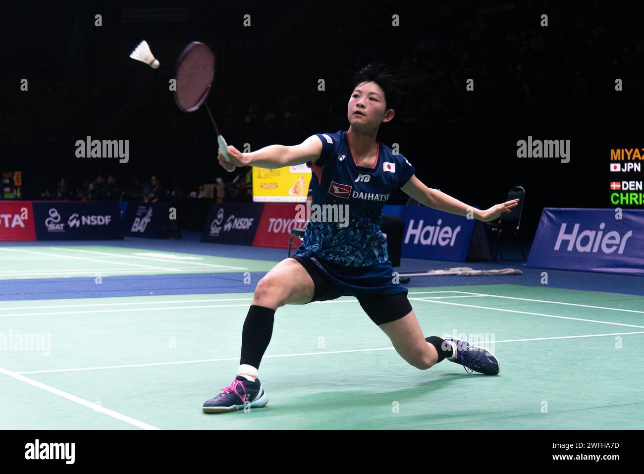 Bangkok, Thaïlande. 31 janvier 2024. Tomoka Miyazaki du Japon joue contre Line Christophersen du Danemark lors du single féminin de Badminton dans le Princess Sirivannavari Thailand Masters 2024 au stade Nimibutr. Tomoka Miyazaki a gagné sur Line Christophersen 2:0 (21:7, 22:20). Crédit : SOPA Images Limited/Alamy Live News Banque D'Images