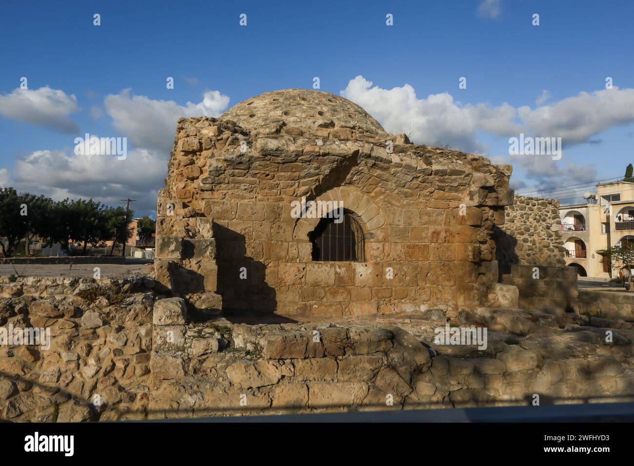 Paphos, Chypre - 23 décembre 2023 : ruines historiques du hammam turc. Banque D'Images