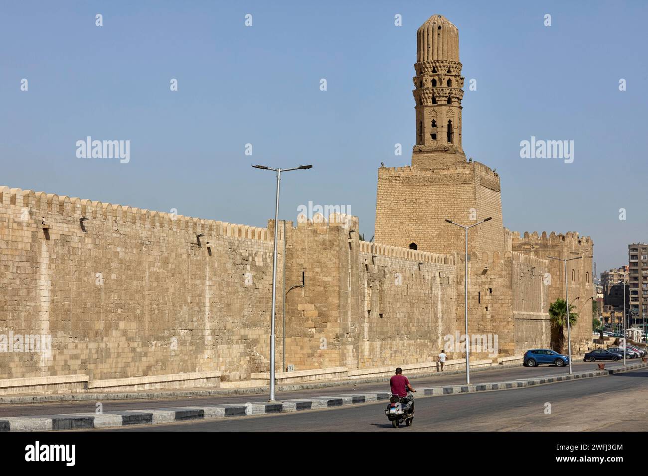 Mur de la ville fatimide sur la rue Al Banhai au Caire, en Égypte Banque D'Images