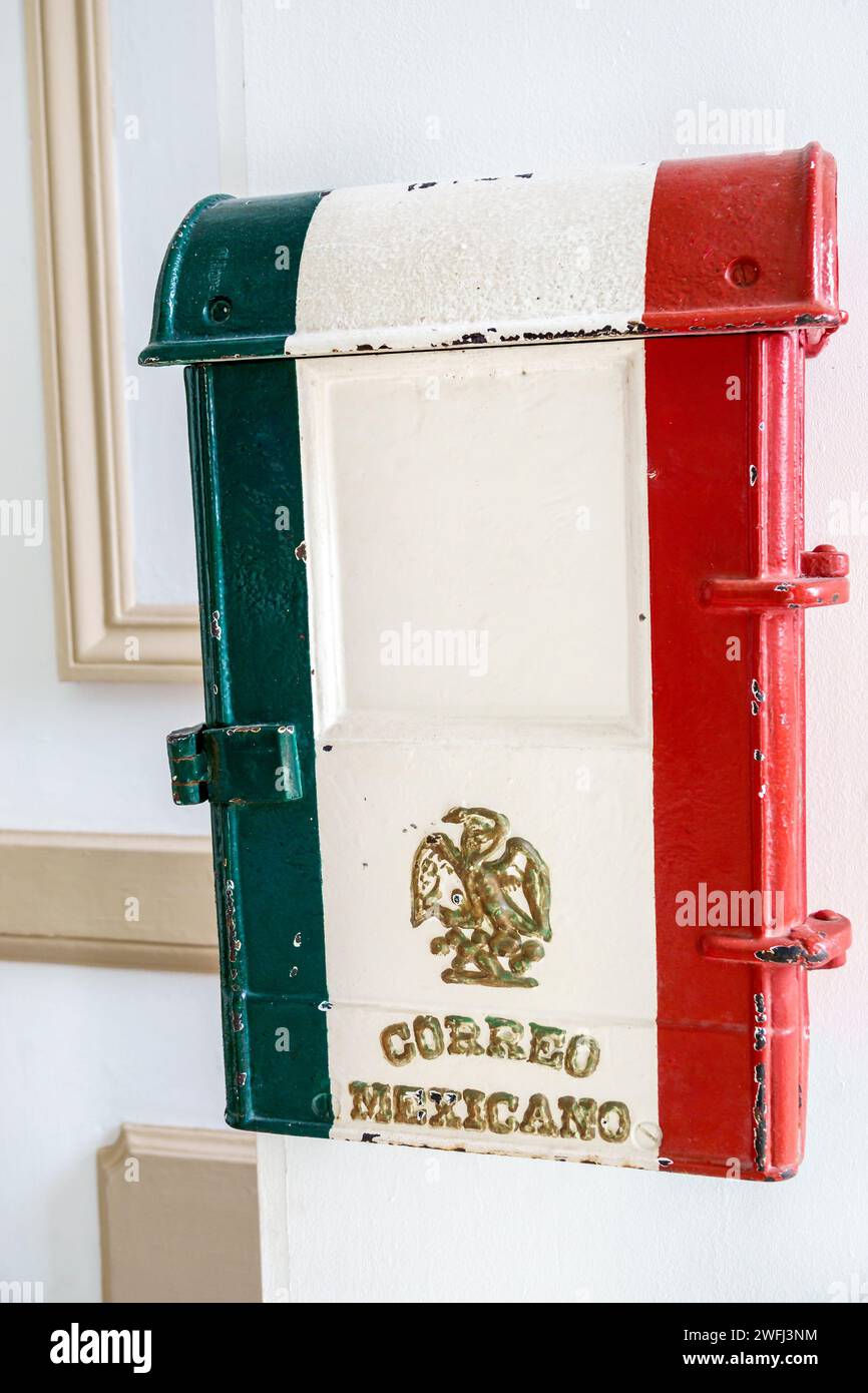 Merida Mexico, Zona Paseo Montejo Centro, Museo Regional de Antropologia, Palacio Canton Mansion musée anthropologie, couleurs historiques de drapeau de boîte aux lettres postale, Banque D'Images