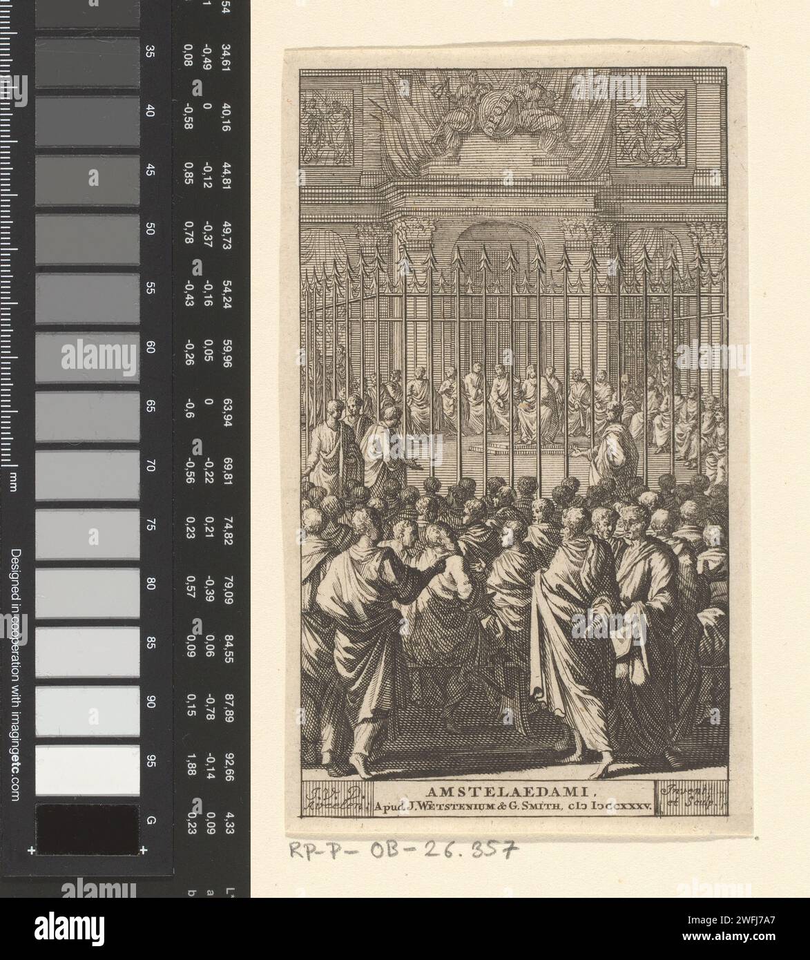 Réunion du Sénat à Rome, Johannes Jacobsz van den Aveele, 1735 imprimer un groupe d'hommes en vêtements romains est dans une salle déposée avec une clôture. Un homme est au milieu. Les spectateurs s'assoient autour de la clôture sur des bancs. Sur le mur un bouclier avec les lettres spqr. Amsterdam papier gravure Chambre haute, Sénat Banque D'Images
