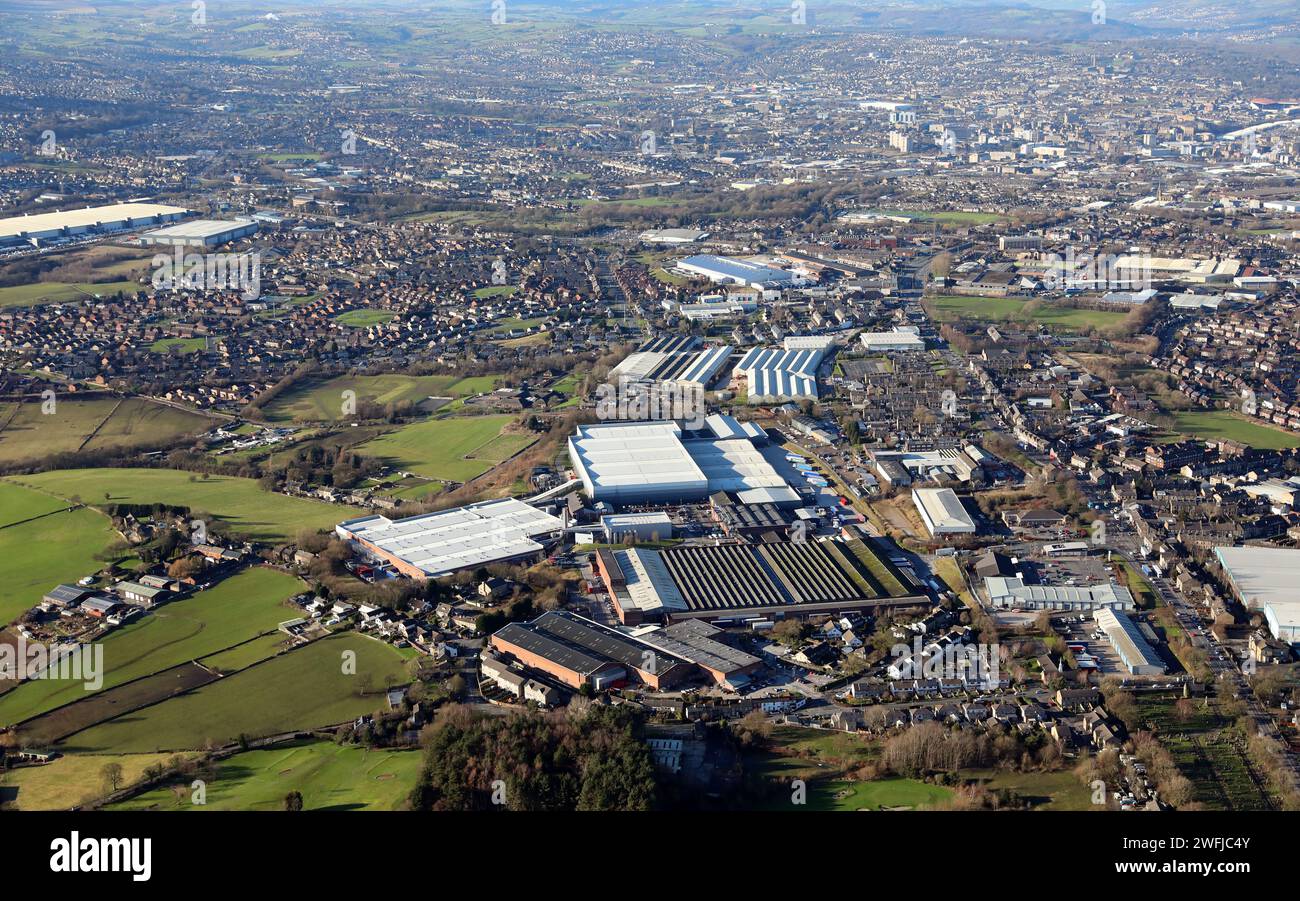 Vue aérienne de Wharfedale Business Park et Weaverthorpe Road, avec le centre-ville de Bradford en arrière-plan Banque D'Images