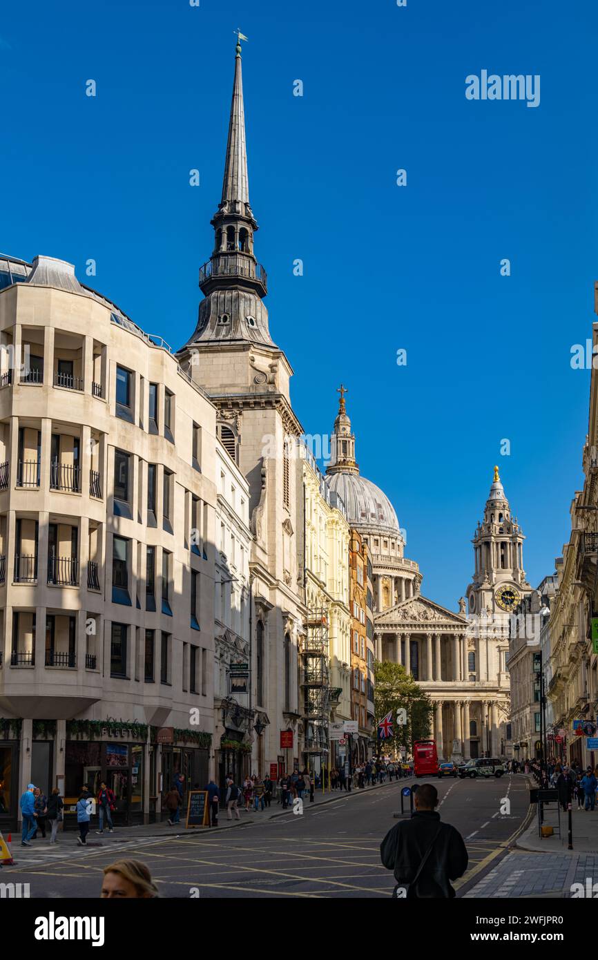 En regardant Ludgate Hill vers la cathédrale St Pauls Banque D'Images