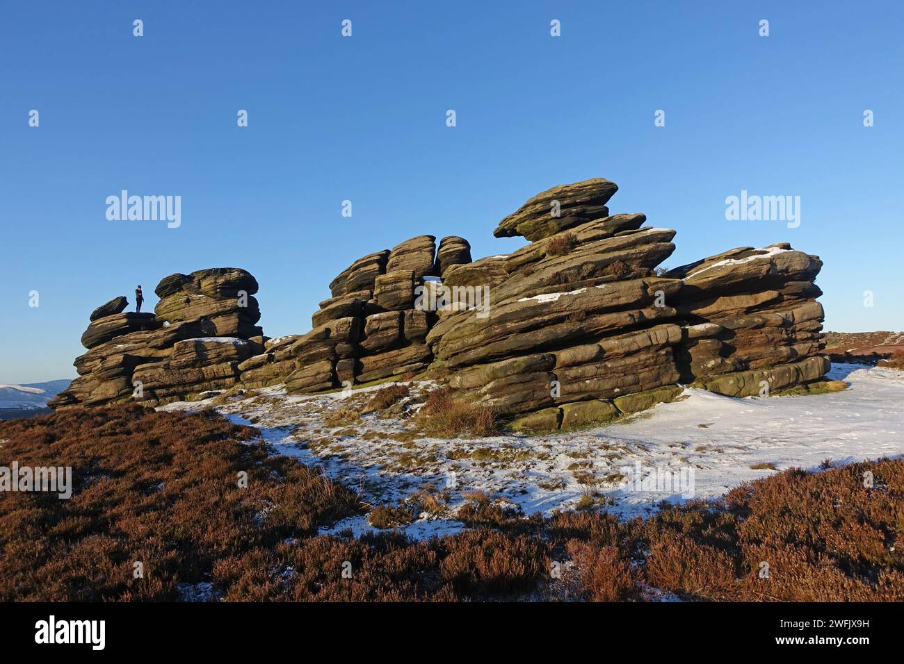 The Wheel Stones, également connu sous le nom de The Coach and Horses, une formation rocheuse étonnante sur Derwent Edge, Peak District, Royaume-Uni Banque D'Images