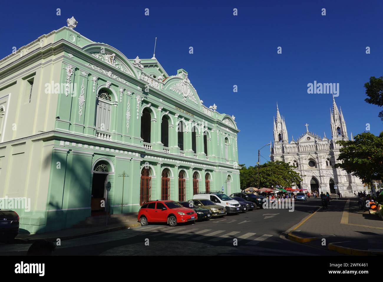 Théâtre national de Santa Ana et cathédrale de Santa Ana, Santa Ana El Salvador, Amérique centrale Banque D'Images