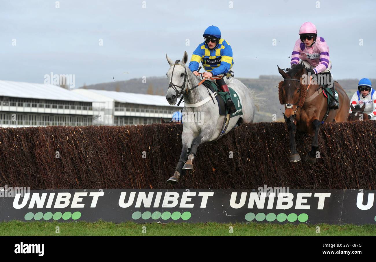 Course 3 1,15 The Paddy Power Cheltenham Countdown Podcast handicap Chase (Class 1 Premier handicap) L2R Bill Baxter monté par Sam Twiston-Davies et Banque D'Images