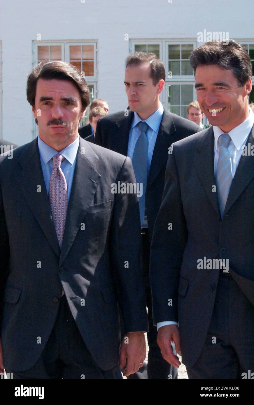 18 juin 2002-le Premier ministre danois Anders Fogh Rasmussen accueille le Premier ministre espagnol Jose Maria Aznar à Marienborg Lyngby, après le discours le Premier ministre tient une conférence de presse conjointe à Marienborg, Lyngby Danemark Banque D'Images