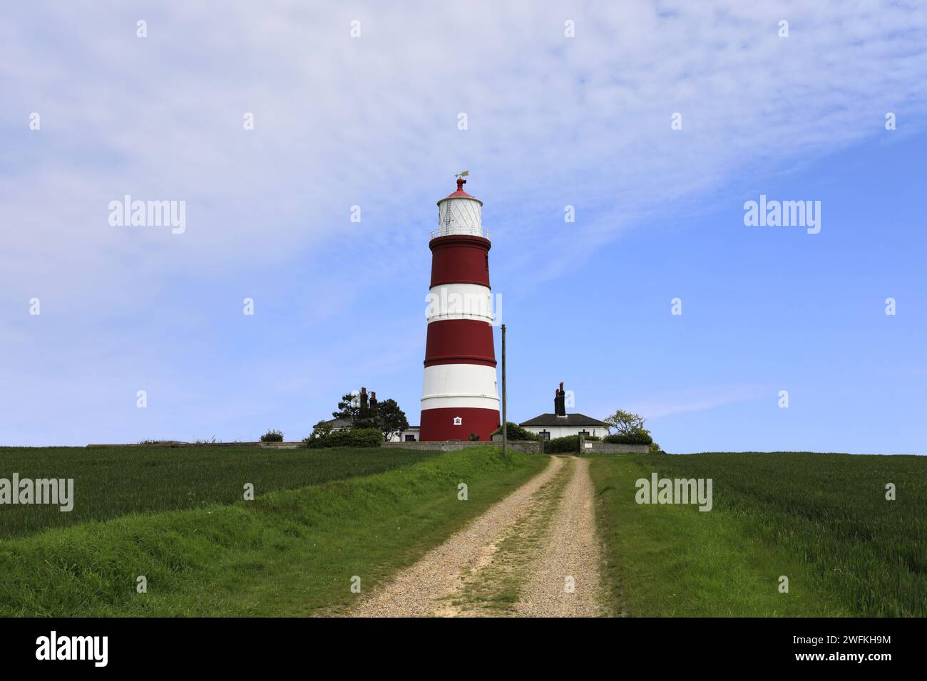Vue sur le phare de Happisburgh, le village de Happisburgh, North Norfolk Coast, Angleterre, Royaume-Uni, c'est le seul phare indépendant au Royaume-Uni Banque D'Images
