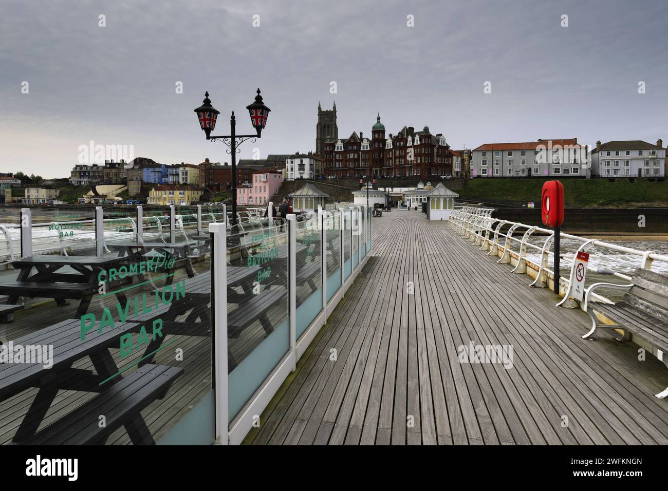 La promenade et Pavilion Theatre Pier à Cromer Town, North Norfolk Coast, Angleterre, Royaume-Uni Banque D'Images