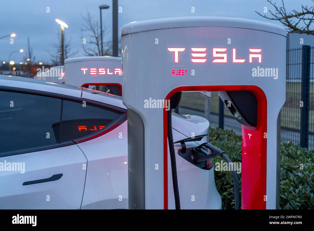 Tesla Supercharger Station, bornes de recharge rapide de Tesla, Paderborn, NRW, Allemagne Banque D'Images